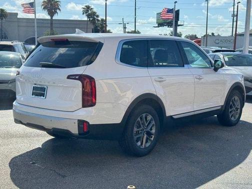 White 2024 Kia Telluride LX