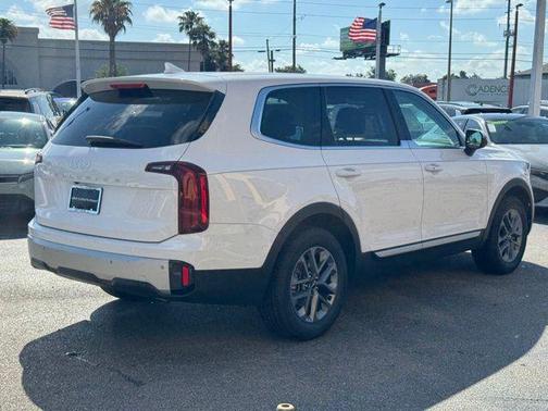 White 2024 Kia Telluride LX