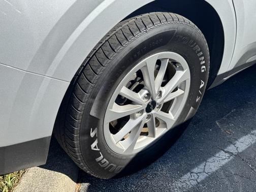 2022 Kia Carnival LX