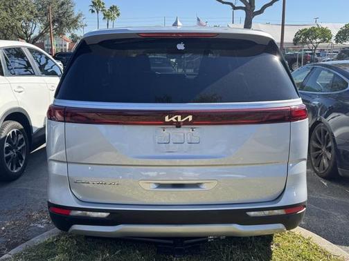 2022 Kia Carnival LX