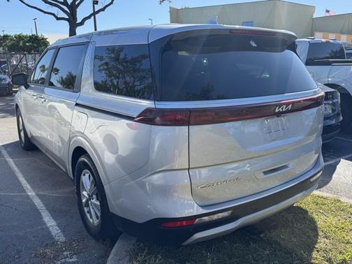 2022 Kia Carnival LX