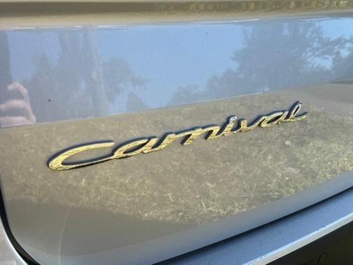 2022 Kia Carnival LX