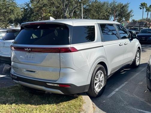 2022 Kia Carnival LX