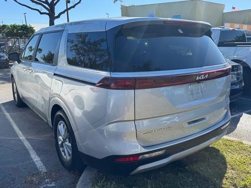 2022 Kia Carnival LX