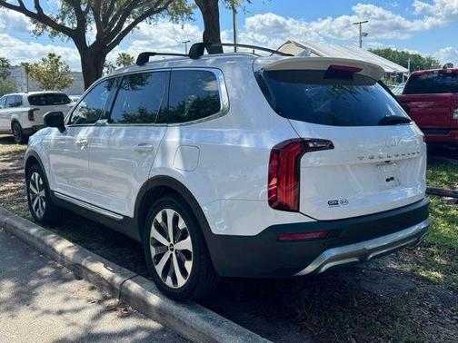 White 2022 Kia Telluride EX