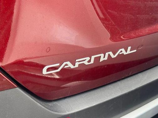 Red 2025 Kia Carnival LXS