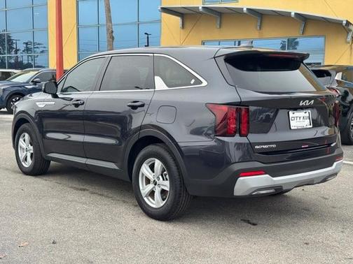 2025 Kia Sorento LX