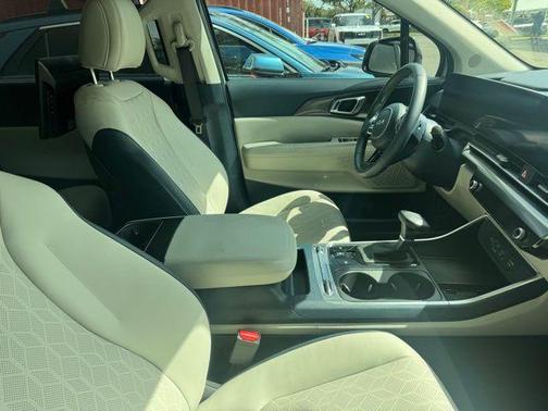 White 2025 Kia Carnival SX