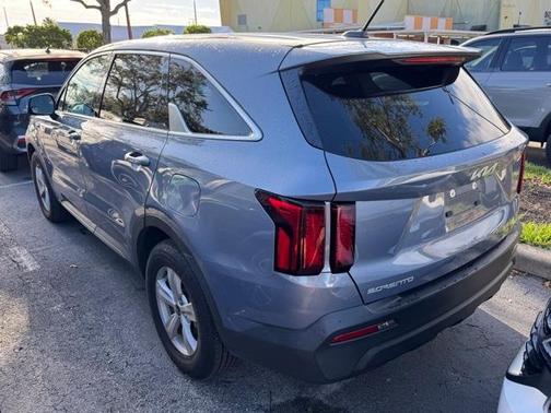 2023 Kia Sorento LX