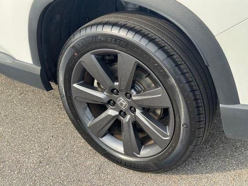 White 2025 Honda Pilot Sport