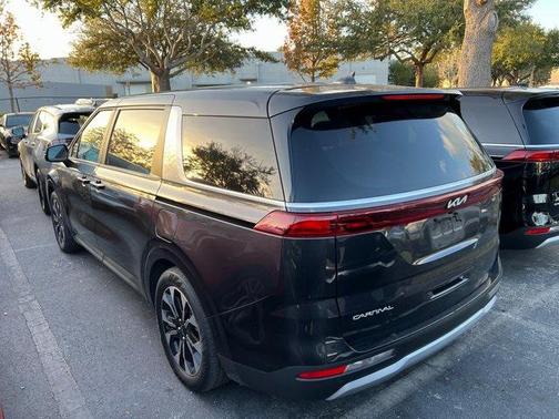 2024 Kia Carnival EX