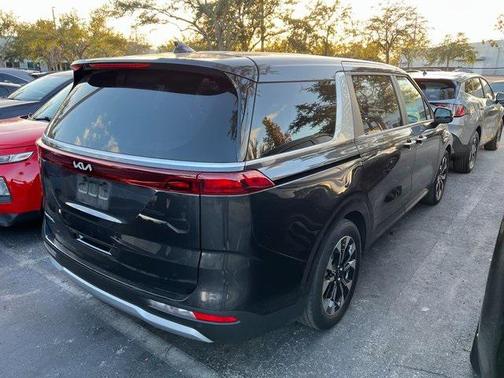 2024 Kia Carnival EX