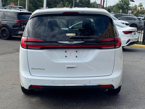 White 2024 Chrysler Pacifica Touring-L