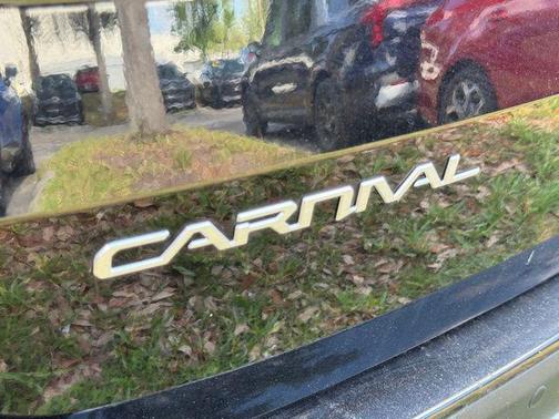 Black 2024 Kia Carnival LX