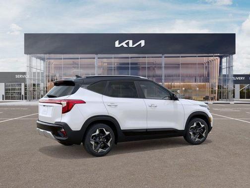 Clear White / Black Roof 2026 Kia Seltos S