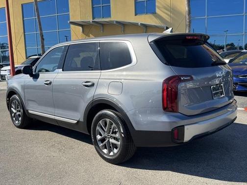 2023 Kia Telluride LX