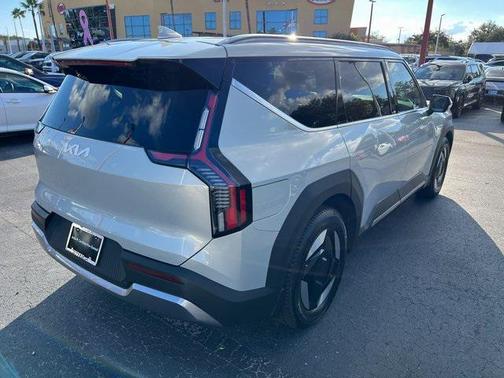 2024 Kia EV9 Wind