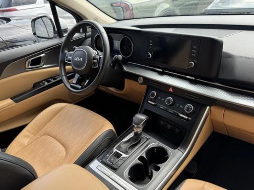 2024 Kia Carnival LX