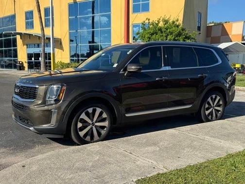 Green 2022 Kia Telluride S