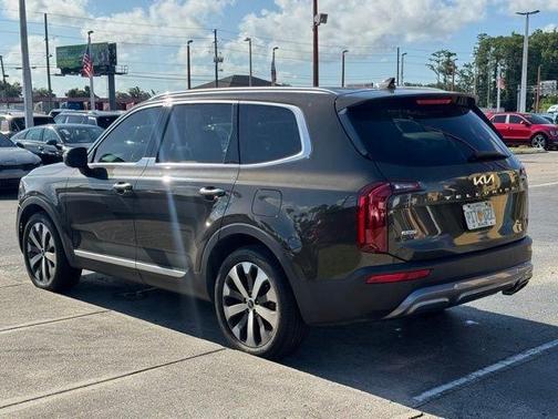 Green 2022 Kia Telluride S