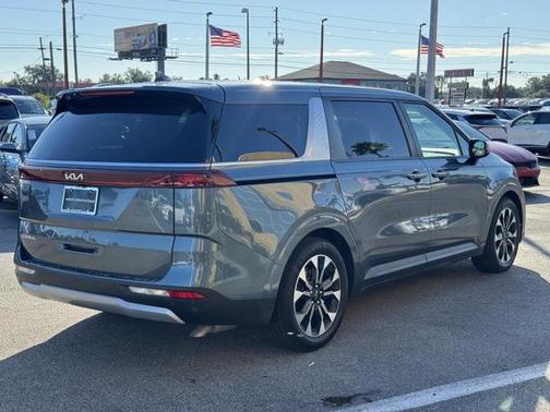 2024 Kia Carnival EX