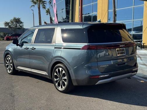 2024 Kia Carnival EX