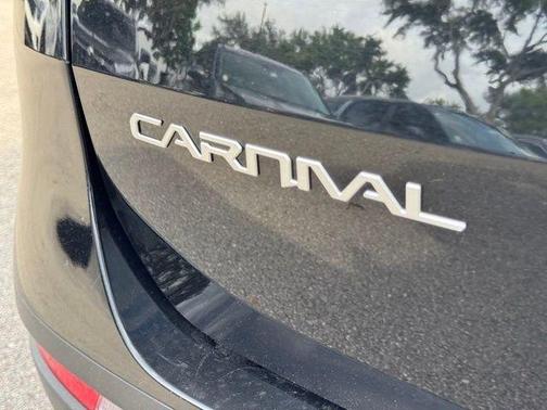 Black 2024 Kia Carnival LX