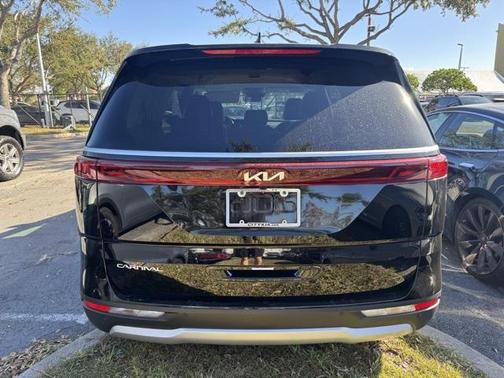 2024 Kia Carnival EX