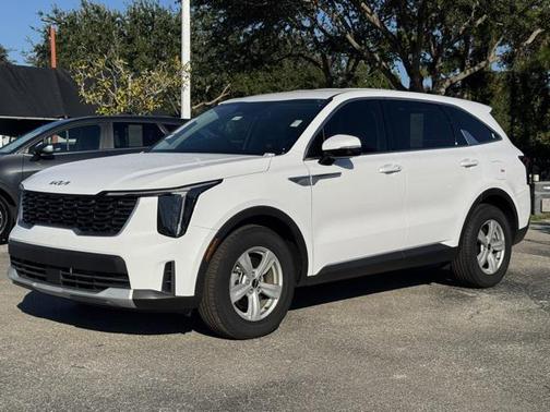 2025 Kia Sorento LX