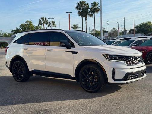 Glacial White Pearl 2023 Kia Sorento SX