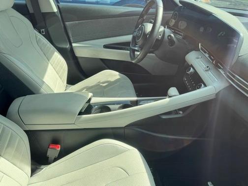 2023 Hyundai ELANTRA HEV Limited