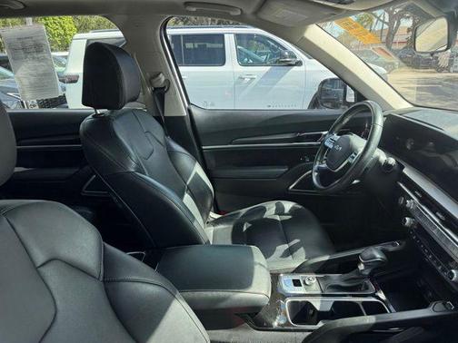White 2023 Kia Telluride S