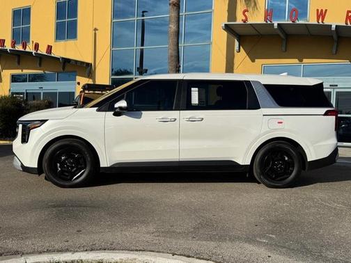 2026 Kia Carnival LXS