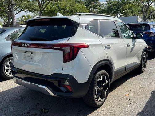 Snow White Pearl 2024 Kia Seltos EX