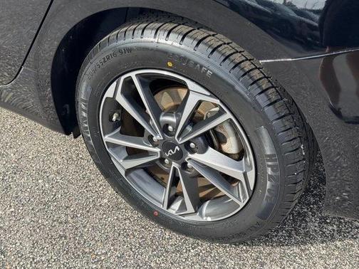 Black 2024 Kia Forte LXS
