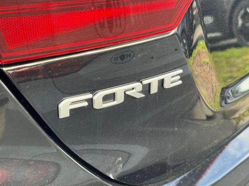 Black 2024 Kia Forte LXS