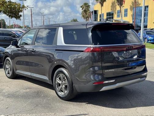 2023 Kia Carnival LX