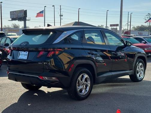 2023 Hyundai TUCSON SE
