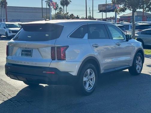 2022 Kia Sorento LX
