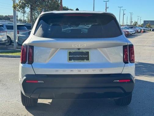 2022 Kia Sorento LX