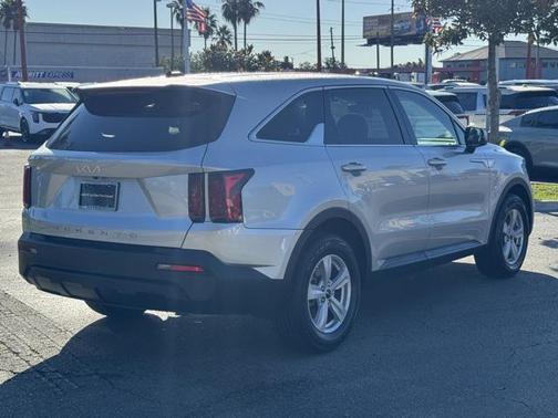 2022 Kia Sorento LX