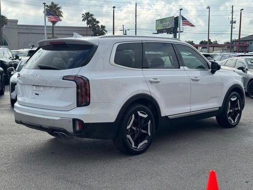 White 2024 Kia Telluride EX
