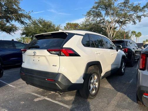 2021 Toyota RAV4 XLE