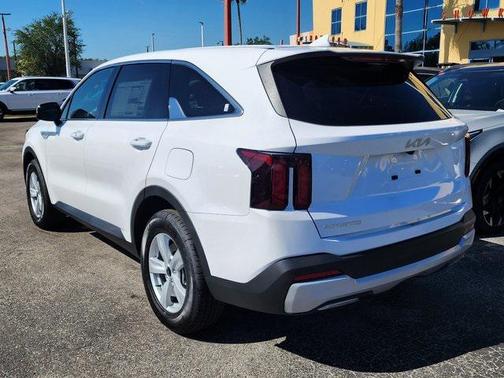2025 Kia Sorento LX