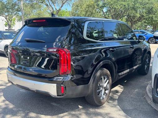 Black 2024 Kia Telluride LX