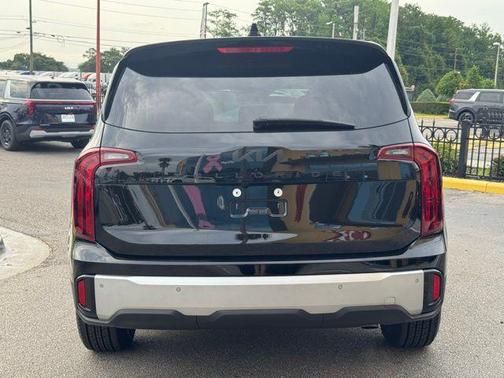 Black 2024 Kia Telluride LX
