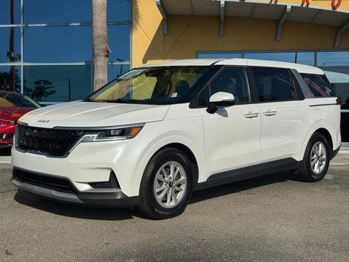 2023 Kia Carnival LX