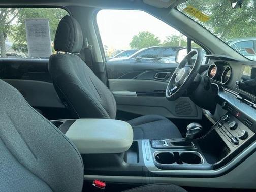 2023 Kia Carnival LX