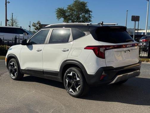 White 2026 Kia Seltos S