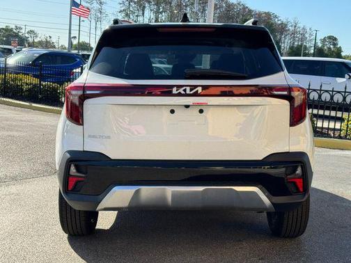 White 2026 Kia Seltos S